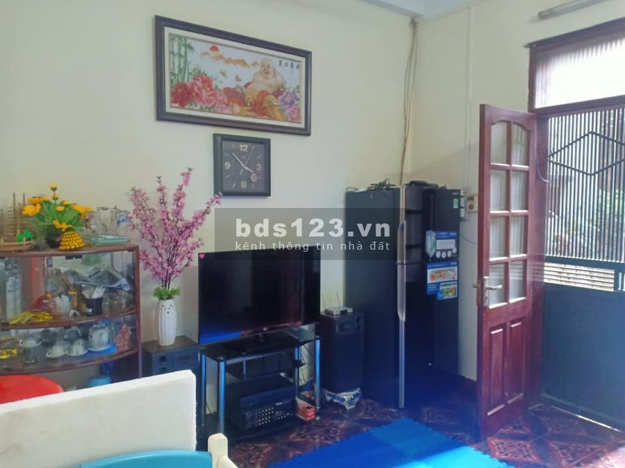 Bán nhà Định Công, dt 55m2, gần đường to trước nhà thoáng mát, giá 3.3 tỷ