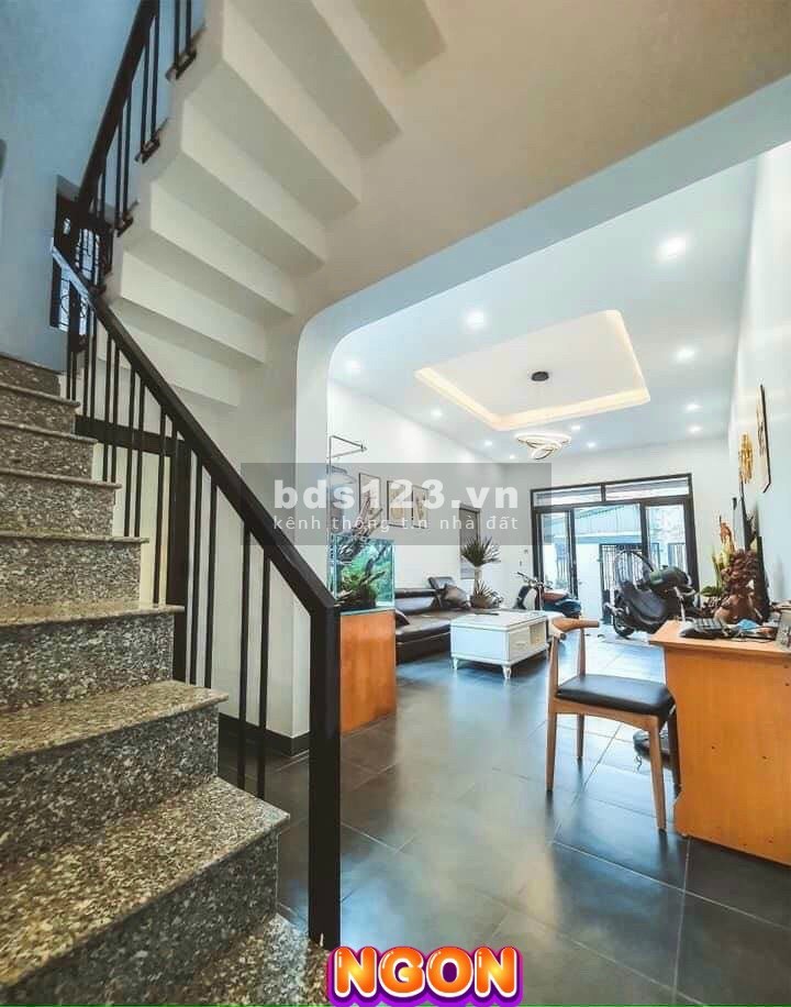 Bán nhà phố Nguyễn Thượng Mẫn, TP HD, 70m2, 2.5 tầng, gara ô tô, 2 ngủ, chỉ 2.6 tỷ