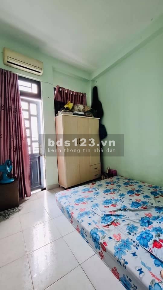 Bán nhà nguyên căn thông xe hơi giá bán chỉ hơn 3 tỷ, 3 tầng đúc