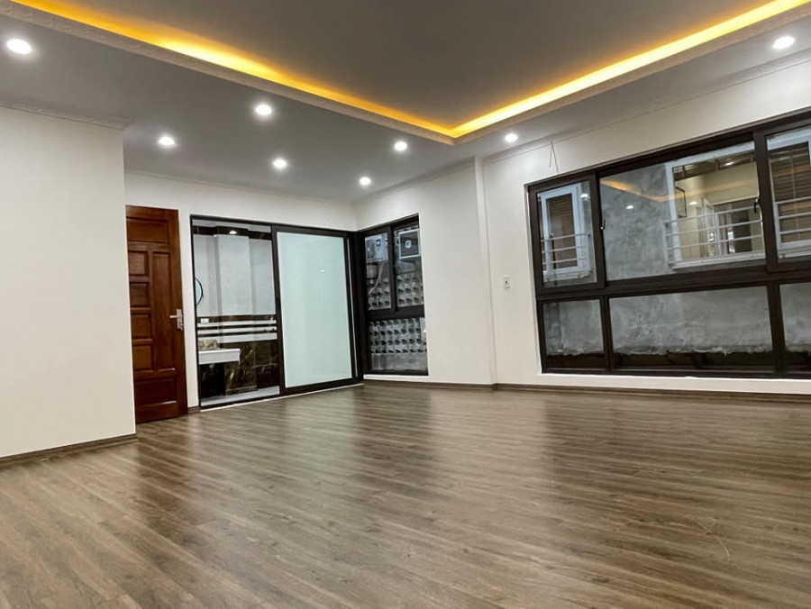 Bán nhà phân lô Trung Kính, dt 63m2 6 tầng mặt tiền 6m, gara, giá 12.5 tỷ