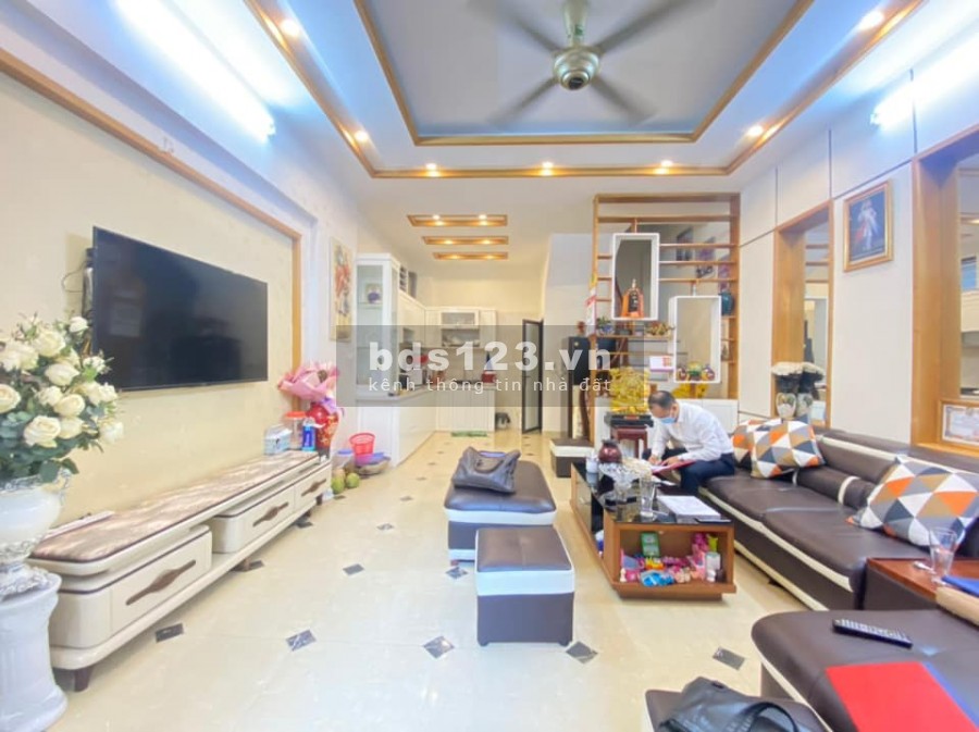 Bán gấp nhà phố Trương Định Hoàng Mai mới đẹp 50m 5 tầng mặt tiền 5,5m, giá 4,55 tỷ