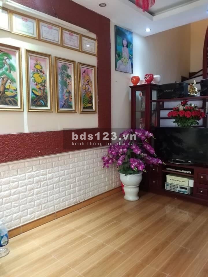 Lạc Long Quân, nhà đẹp ở luôn, ô tô ngõ thông, dt 44m2, 4 tầng giá 4.5 tỷ