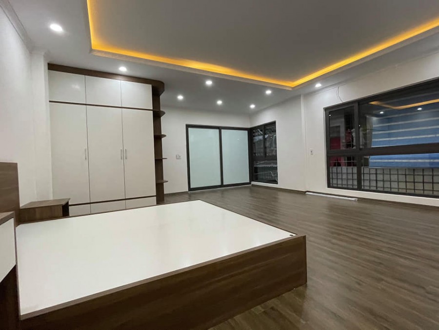 Bán nhà phân lô Trung Kính, dt 63m2 6 tầng mặt tiền 6m, gara, giá 12.5 tỷ