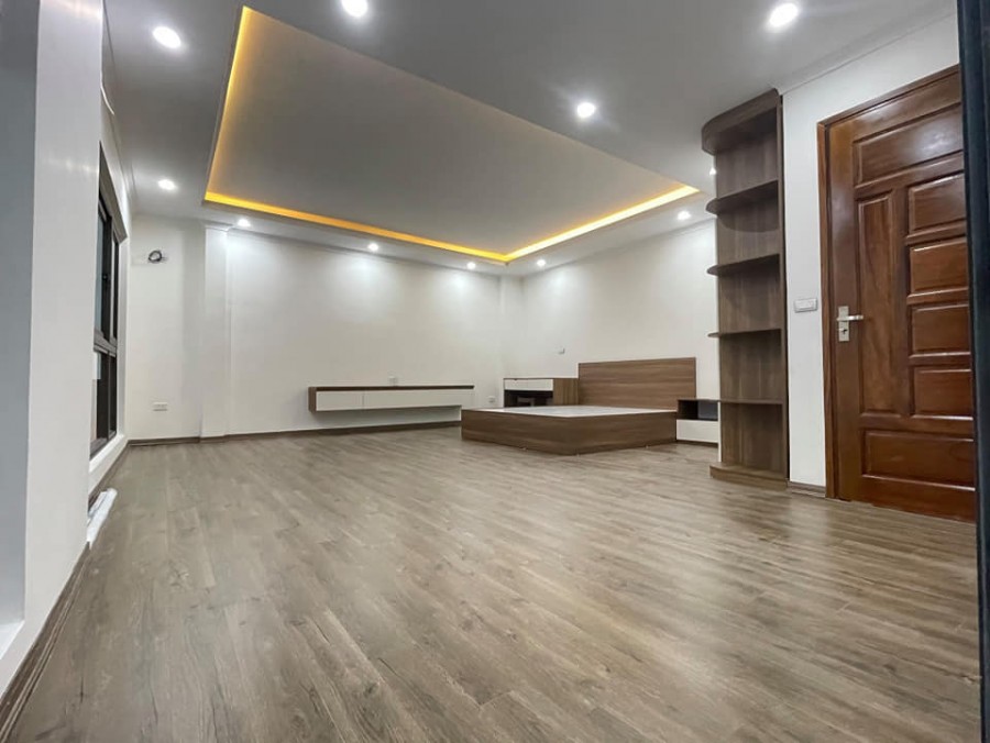 Bán nhà phân lô Trung Kính, dt 63m2 6 tầng mặt tiền 6m, gara, giá 12.5 tỷ