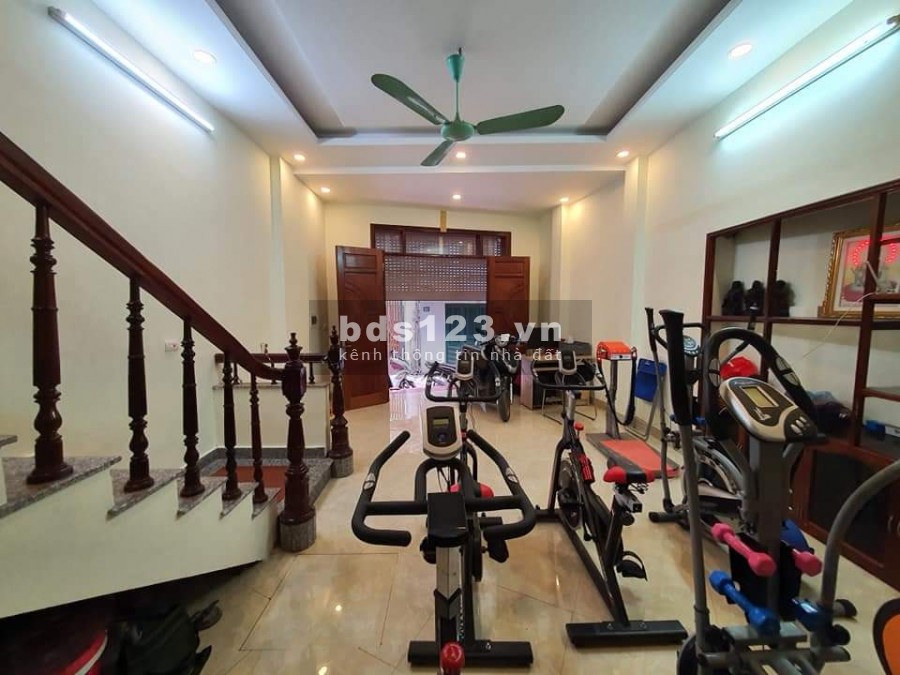 Nhà đẹp ô tô tránh, kinh doanh thuận tiện, mt Lê Trọng Tấn mt 44m, 5 tầng, mt 4m, giá 4,6 tỷ