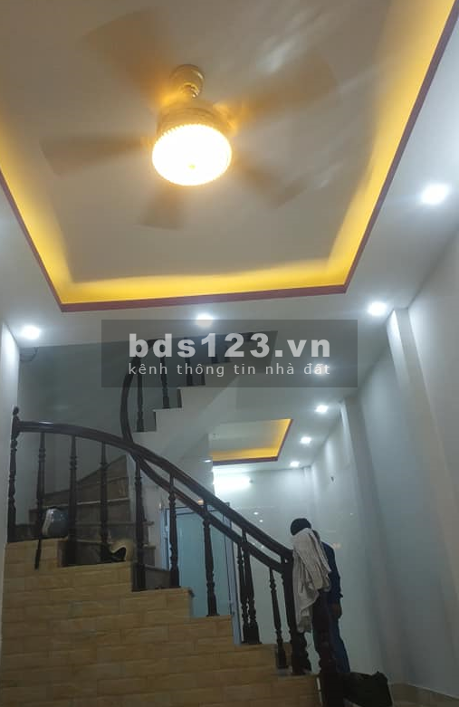 Nhà 165 Dương Quảng Hàm, Cầu Giấy ngõ 3m, 4 ngủ, 35m2, chỉ 3.7 tỷ. LH: 094.111.1357.