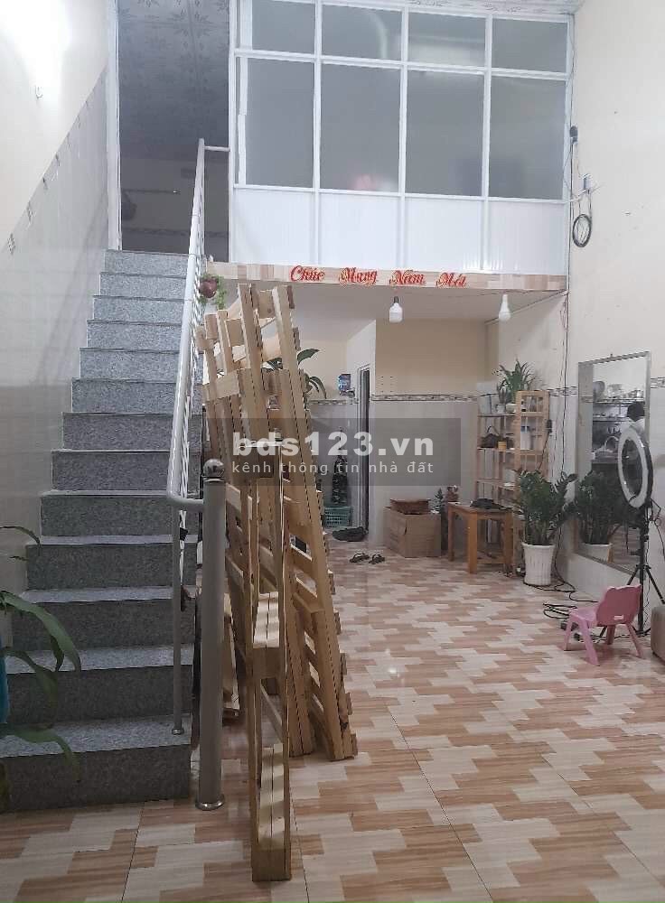 Tôi chính chủ cần bán gồm căn nhà phía trước và 4 phòng trọ kinh doanh tại Mỹ Phước 3. ngay cạnh nhà máy kẹo orion và Kum Ho