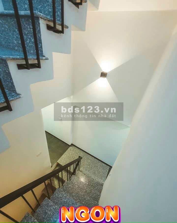 Bán nhà phố Nguyễn Thượng Mẫn, TP HD, 70m2, 2.5 tầng, gara ô tô, 2 ngủ, chỉ 2.6 tỷ