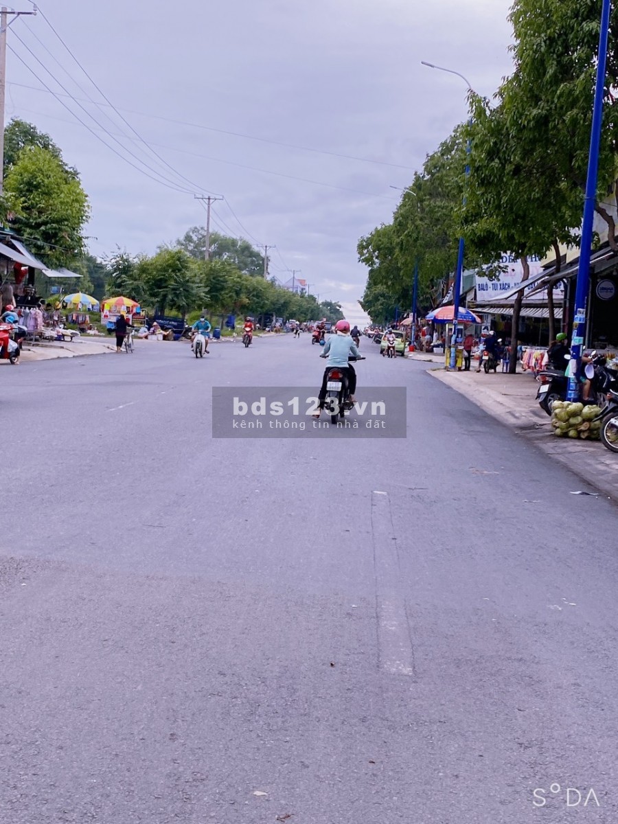 Tôi có 3 nền đất ở khu đô thị Mỹ Phước, 150, 300, lô góc tôi bán giá rẻ hơn thị trường