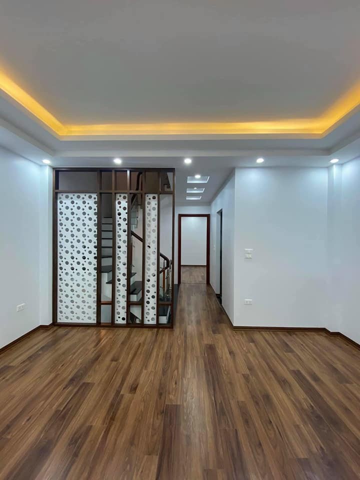 Cần bán gấp nhà 60M2, Phố Văn La, Hà Đông, Phân Lô, Ô tô tránh, Kinh doanh, giá chưa đến 6 tỷ.