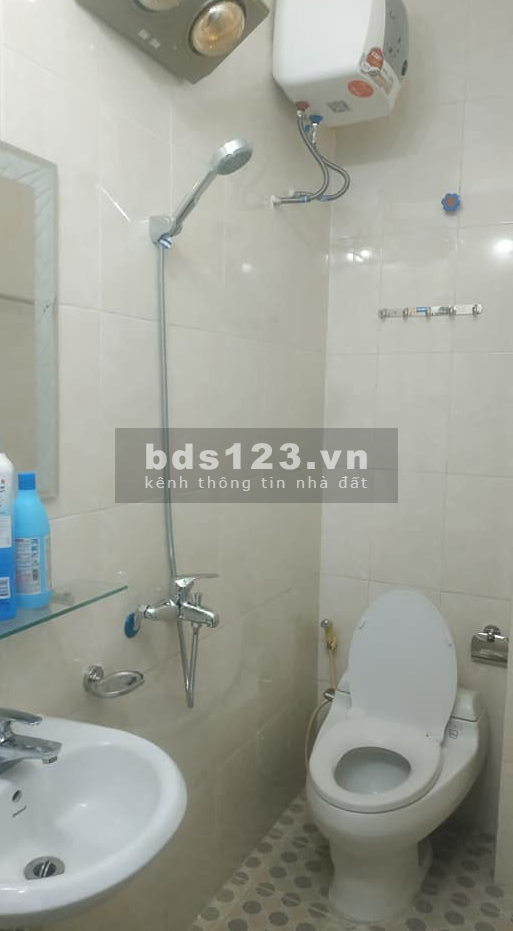 Nhà 165 Dương Quảng Hàm, Cầu Giấy ngõ 3m, 4 ngủ, 35m2, chỉ 3.7 tỷ. LH: 094.111.1357.