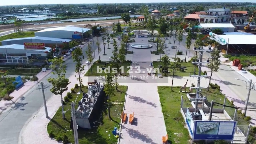 Cần ra gấp lô đất nền mặt tiền chợ tại thị trấn Thạnh Phú, thổ cư 100%
