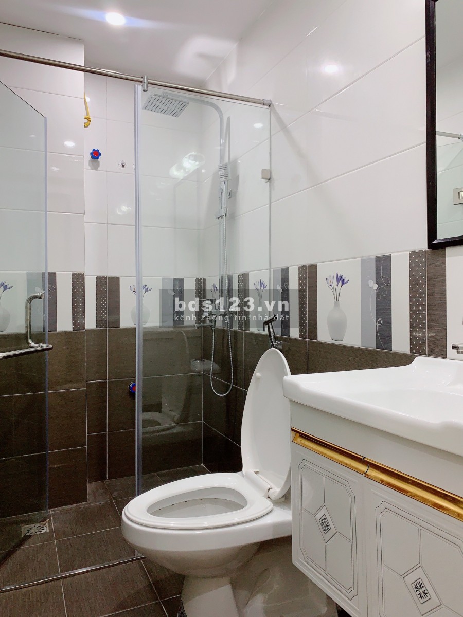 Ô Tô đỗ cách 1 nhà ra phố Dương quảng Hàm- Cầu Giay, bán 3.65 tỷ, dt 36m2, 5 tầng