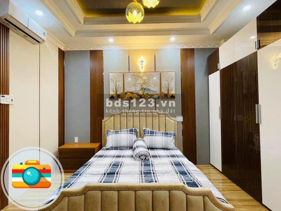 Nhỉnh 2 tỷ nhà đẹp lô góc 3 mặt thoáng, ngõ thông, sát phố, diện tích 30m2, 4 tầng