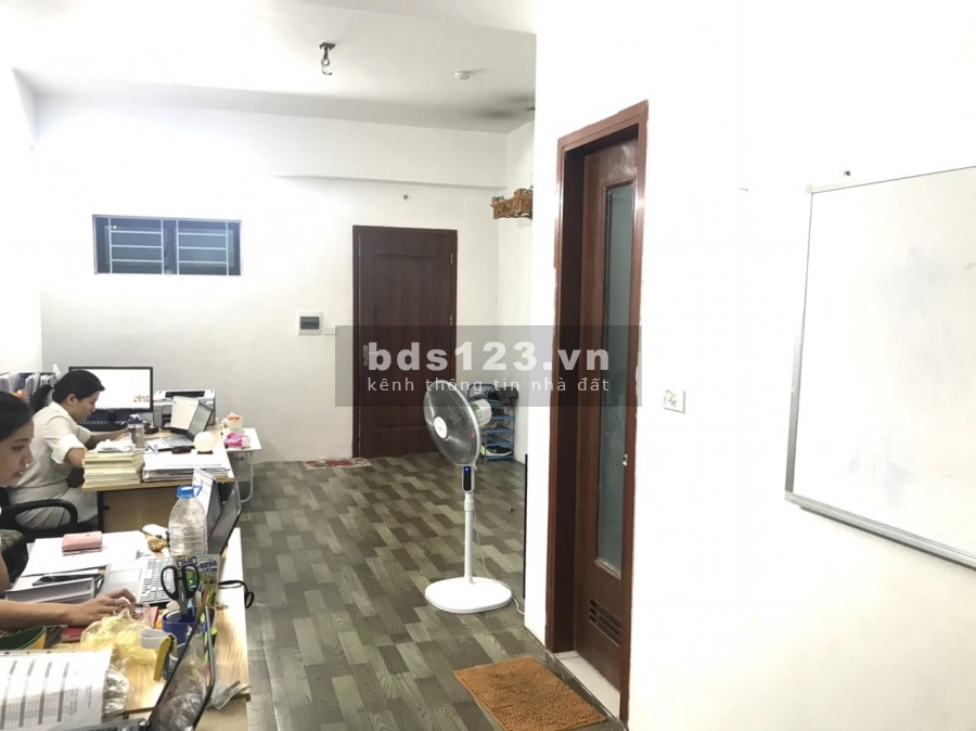 Bán căn hộ view hồ VP6 Linh Đàm. LH chính chủ:0866680225 (Miễn trung gian)