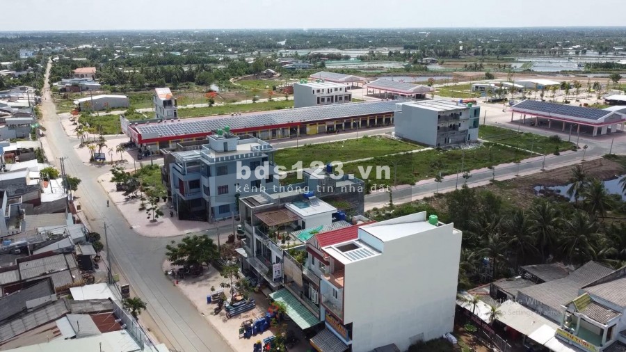 Cần ra gấp lô đất nền mặt tiền chợ tại thị trấn Thạnh Phú, thổ cư 100%