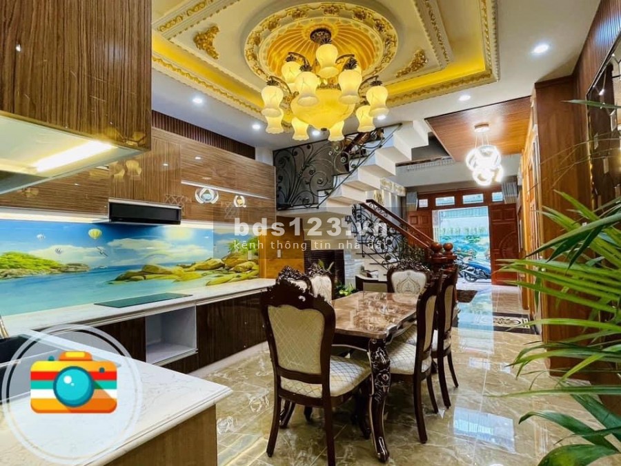 Nhỉnh 2 tỷ nhà đẹp lô góc 3 mặt thoáng, ngõ thông, sát phố, diện tích 30m2, 4 tầng