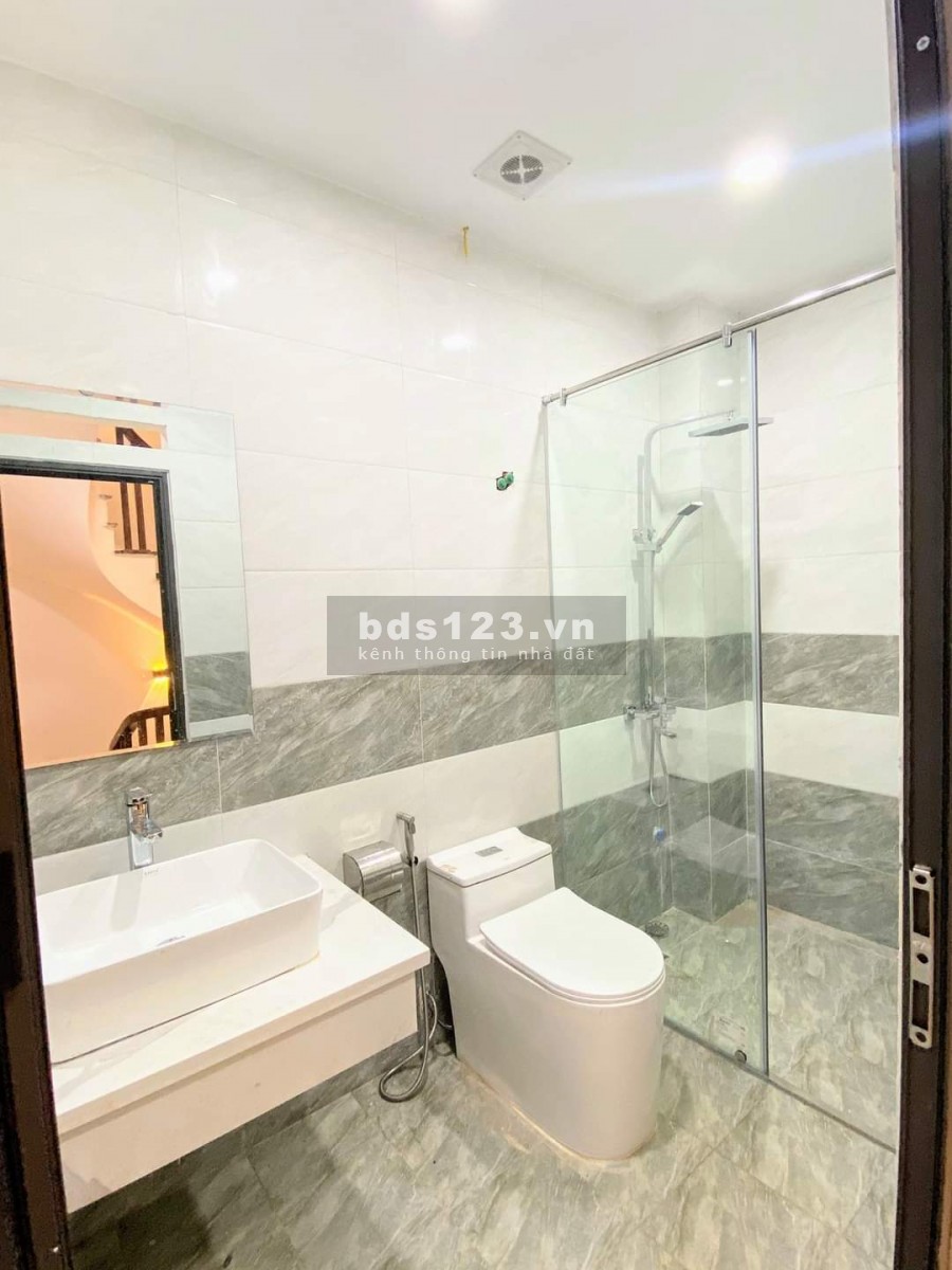 Bán nhà mới rẻ Bồ Đề Long Biên, view hồ Bồ Đề ô tô 4 chỗ vào nhà kinh doanh nhỏ