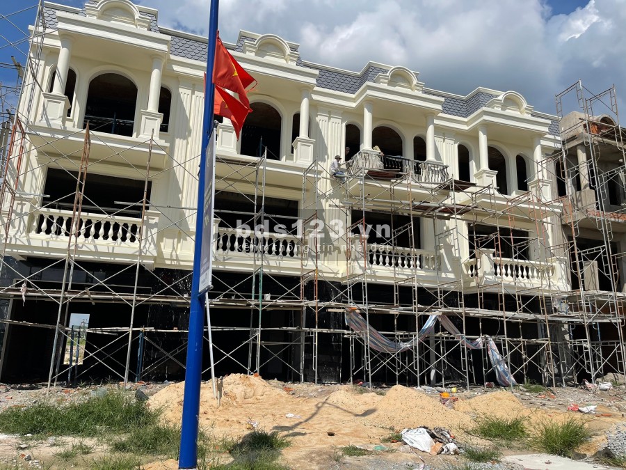 Chỉ với 800tr được sở hữu ngay căn ShopHouse tại Thăng Long Central City