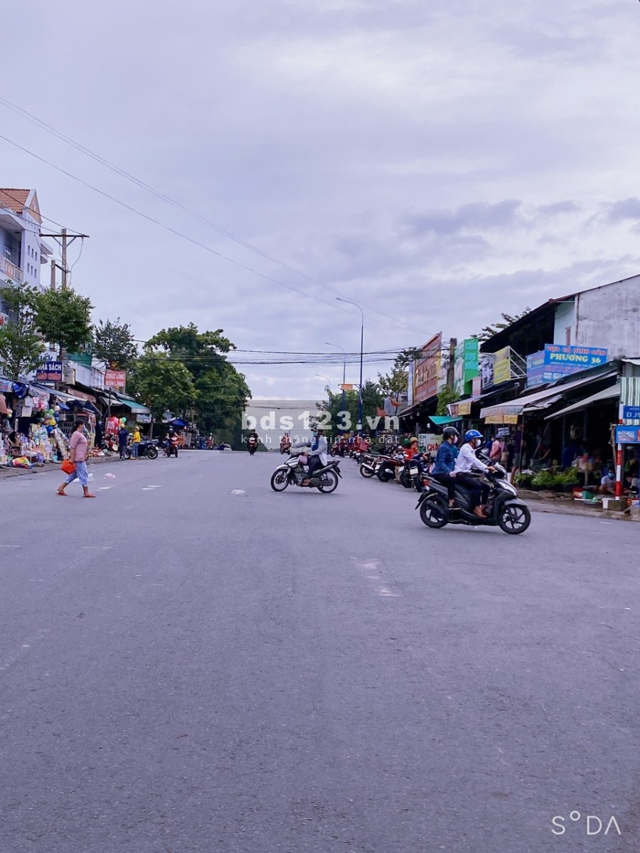 Tôi có 3 nền đất ở khu đô thị Mỹ Phước, 150, 300, lô góc tôi bán giá rẻ hơn thị trường