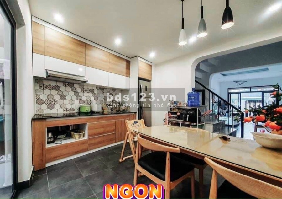Bán nhà phố Nguyễn Thượng Mẫn, TP HD, 70m2, 2.5 tầng, gara ô tô, 2 ngủ, chỉ 2.6 tỷ