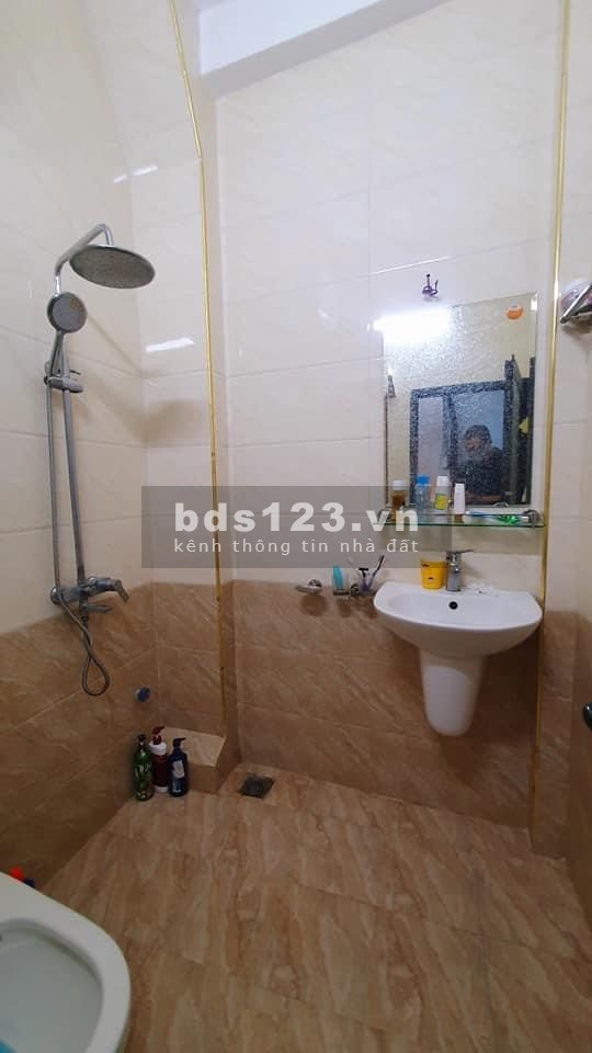 Cần tiền bán gấp nhà phố Hoàng Như Tiếp Long Biên, ô tô sát nhà