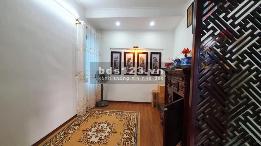Cần tiền bán gấp nhà phố Hoàng Như Tiếp Long Biên, ô tô sát nhà