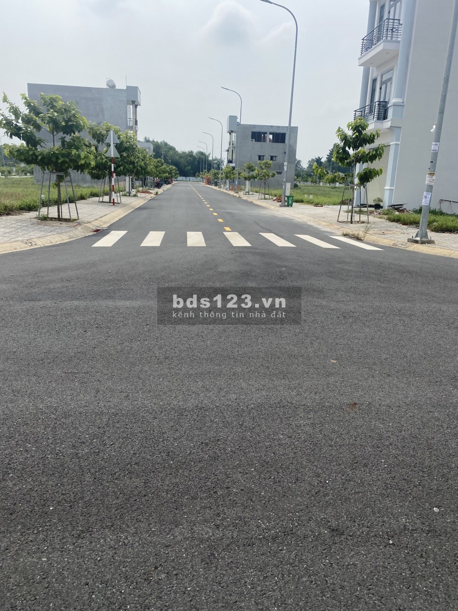 Cần bán lô đất Mặt Tiền DT742 pháp lý đầy đủ giá rẻ, sổ sẵn chính chủ