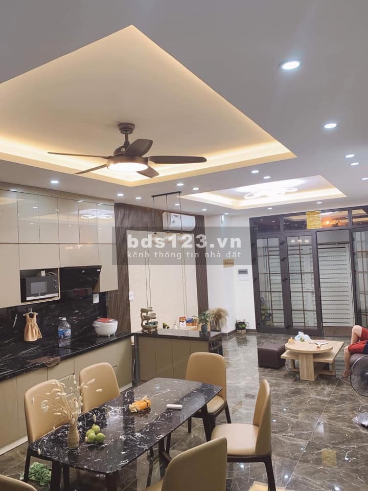 Bán gấp nhà mặt ngõ phân lô 76 Nguyễn Chí Thanh, dt 44m2, ô tô đỗ cửa, giá 7.5 tỷ
