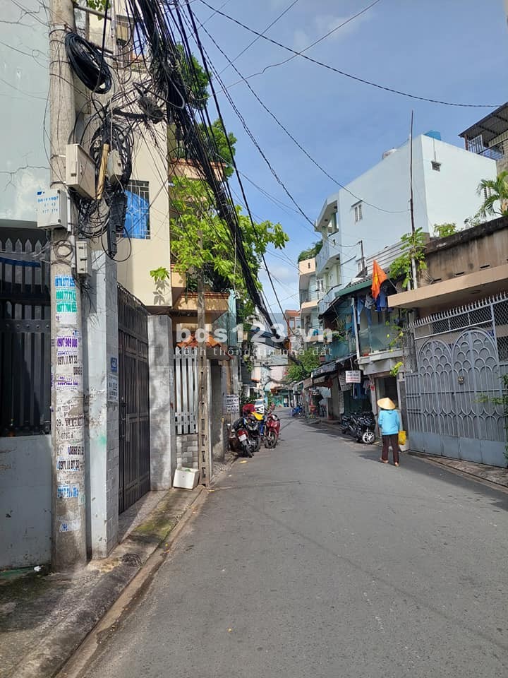 Bán nhà Bùi Thế Mỹ, 34m2, hẻm xe hơi, Tân Bình, chỉ 2.91 tỷ.