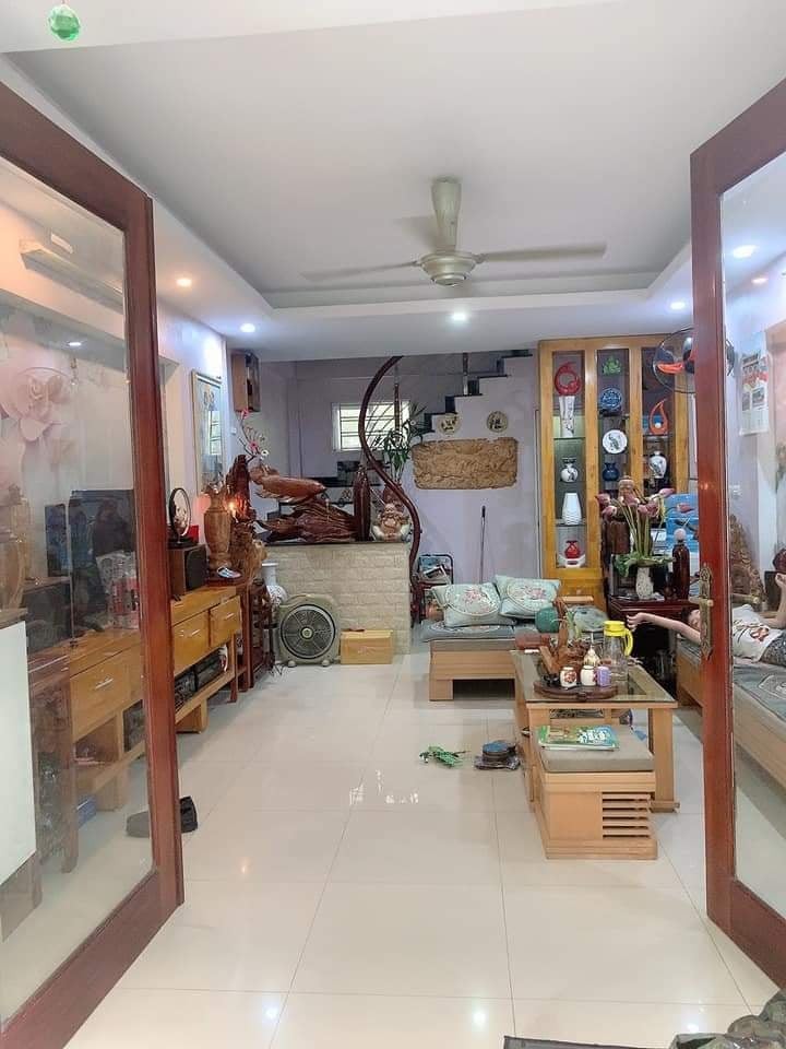 Nhà Ngọc Thụy khu phân lô quân đội diện tích cực rộng 46m, 3 tầng, mặt tiền 3.3m, lh 0963521933