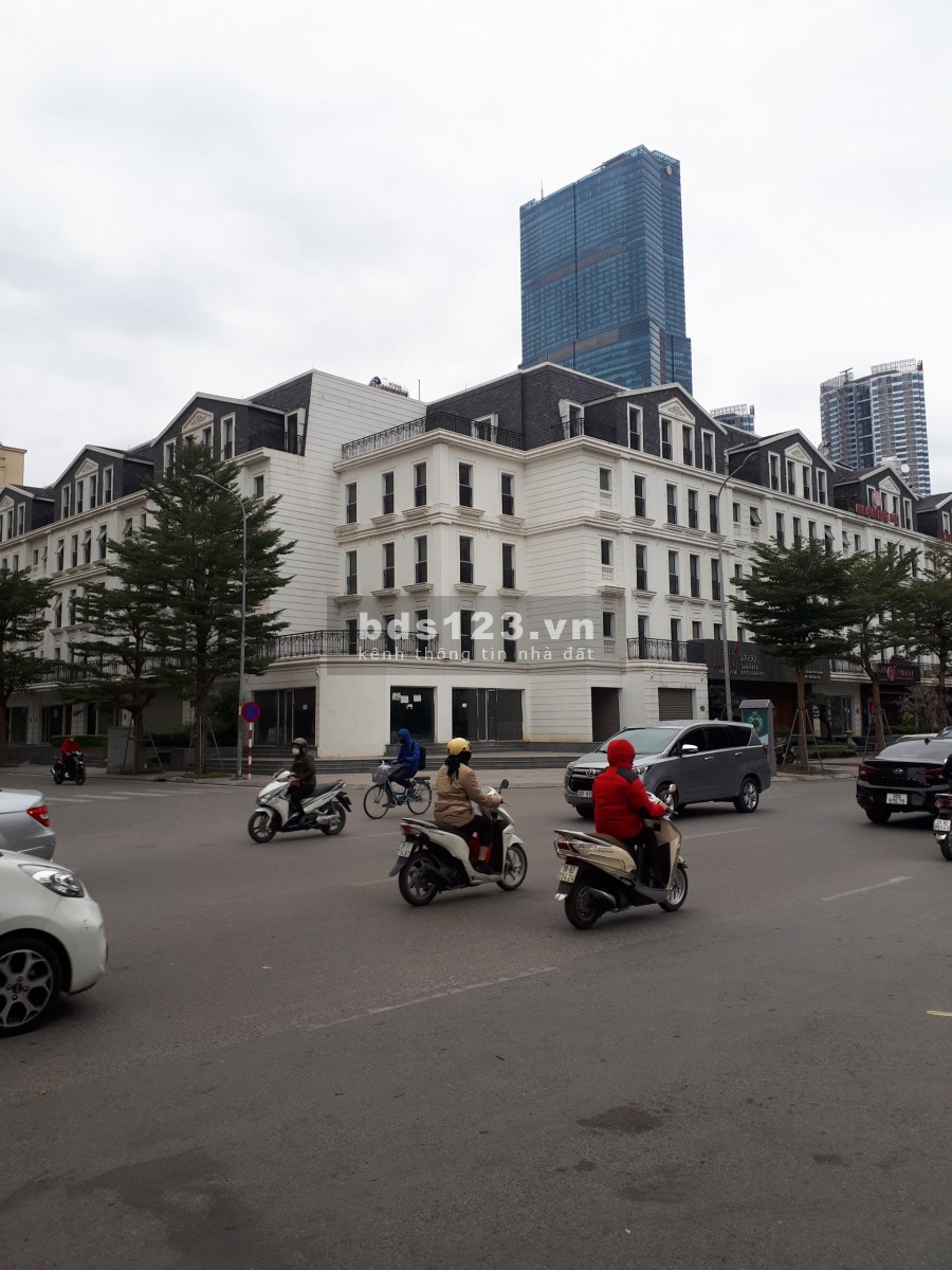 Cần bán gấp Shophouse kinh doanh tốt, ngã 4 Mạc Thái Tổ, Nguyễn Chánh