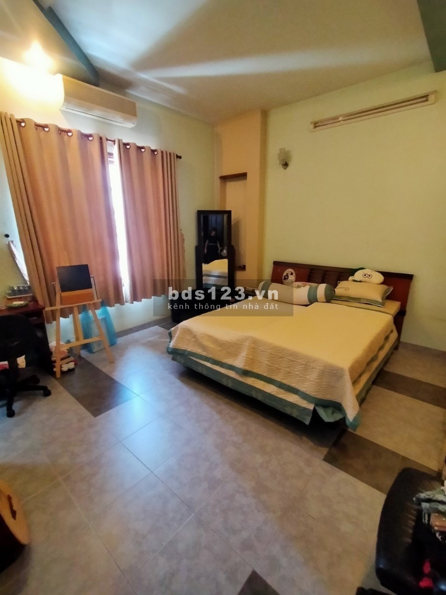 Cho thuê nhà nguyên căn Hậu Giang, Phường 4, Quận Tân Bình. Trệt 3 lầu, sân thượng. Giá: 14 triệu / tháng