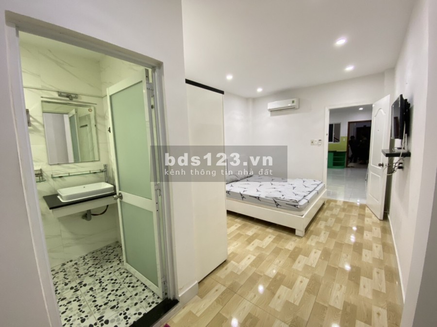 Cho thuê Căn hộ dịch vụ - 1 phòng ngủ + phòng khách riêng gần sân bay