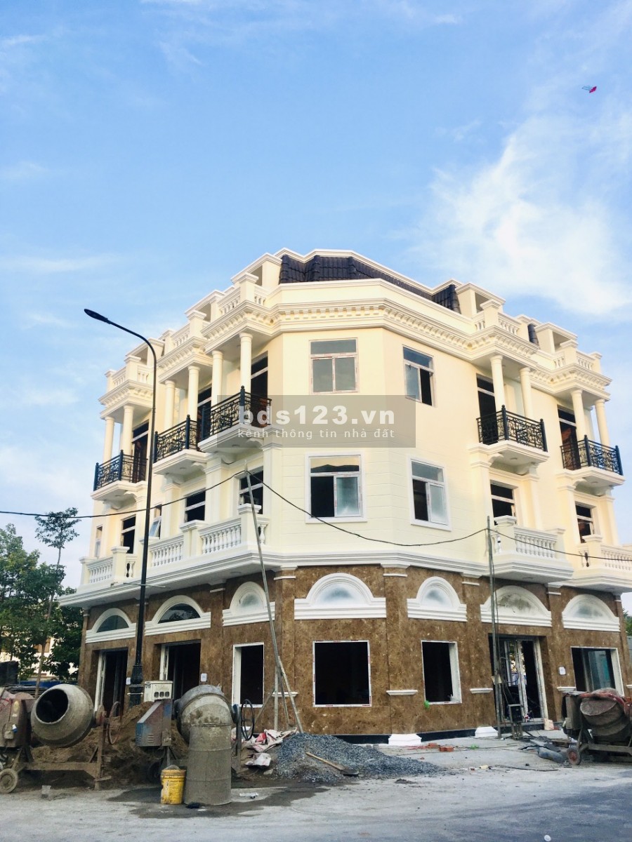 Bán Shophouse 4x15m gần các trường học, bệnh viện, sát đường DT743 gần KCN VSIP 1, NH hỗ trợ 70%