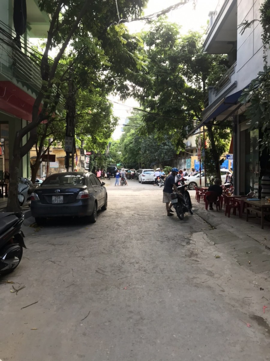 Chính chủ bán nhà 3 tầng lô góc Tam Trinh Hoàng Mai HN ngõ thông oto DT: 120 m2 giá 75tr/m