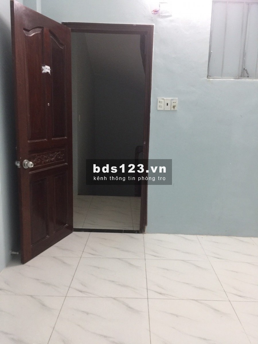 Cho thuê phòng 2,5tr/th. Phòng trọ 18m2 có cửa sổ Tô Hiến Thành, Quận 10