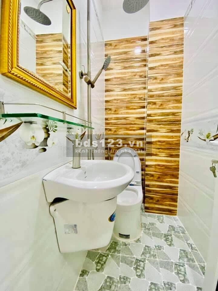 Bán gấp nhà hẻm Quang Trung, P.8, Gò Vấp, dt 3.2x12m, 1 trệt, 2 lầu, 4.05 tỷ