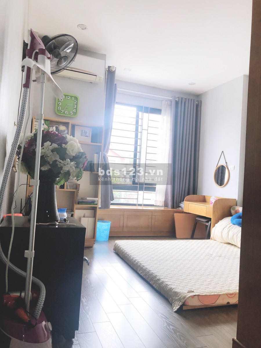 Chuyển trường cho con, bán nhà Thanh Lân, Hoàng Mai, gần ô tô, tặng nội thất 5*, 33m2x4,5T, 2,75 tỷ
