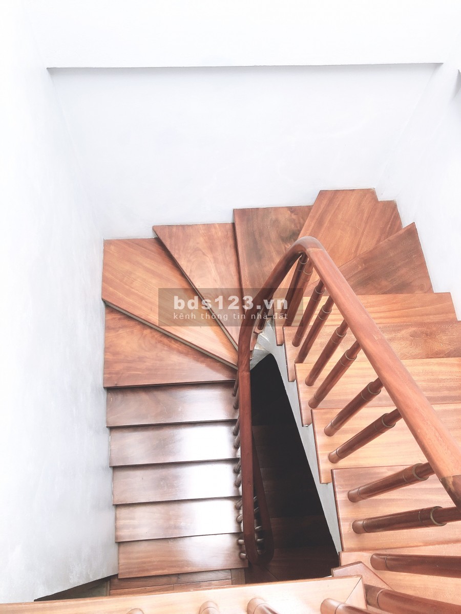 Chuyển trường cho con, bán nhà Thanh Lân, Hoàng Mai, gần ô tô, tặng nội thất 5*, 33m2x4,5T, 2,75 tỷ