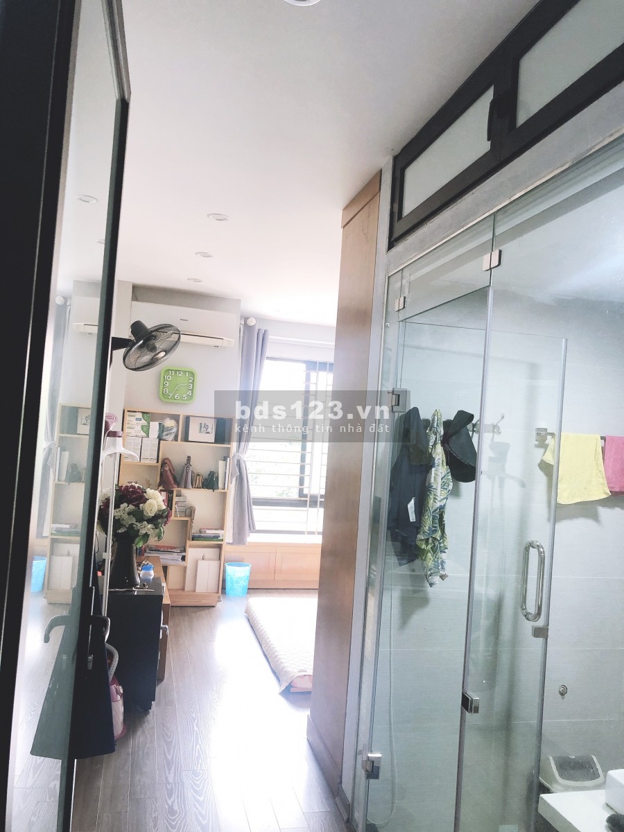 Chuyển trường cho con, bán nhà Thanh Lân, Hoàng Mai, gần ô tô, tặng nội thất 5*, 33m2x4,5T, 2,75 tỷ