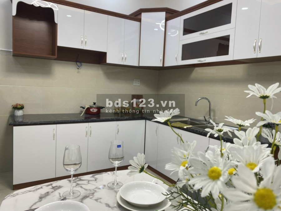 Bán nhà 2 lầu 1 trệt ngay Tân Đông Hiệp Dĩ An, sổ hồng riêng từng căn