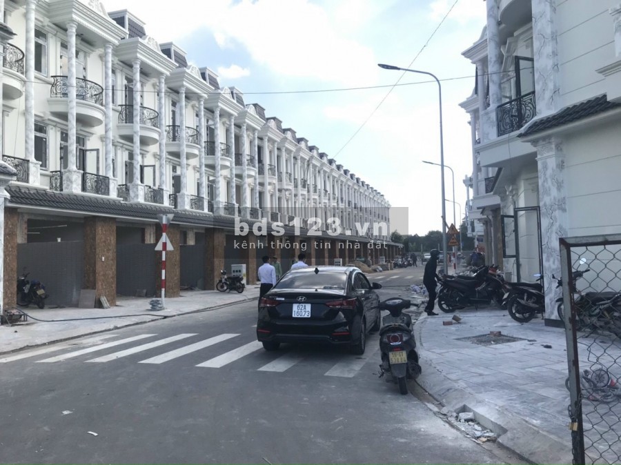 Nhà phố thương mại hiện hữu ngay vị trí vàng tại Dĩ An, cho thuê hoặc kinh doanh ngay