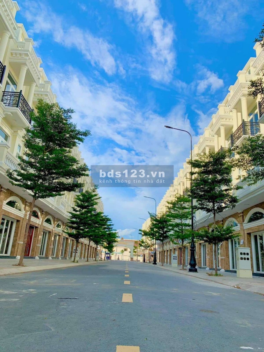 Bán Shophouse 4x15m gần các trường học, bệnh viện, sát đường DT743 gần KCN VSIP 1, NH hỗ trợ 70%
