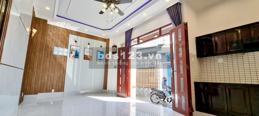 Nhà góc 2 lầu đúc xây mới, hiện đại rất đẹp sang trọng - Hẻm 54 Hùng Vương, Ninh Kiều với 2,8x tỷ