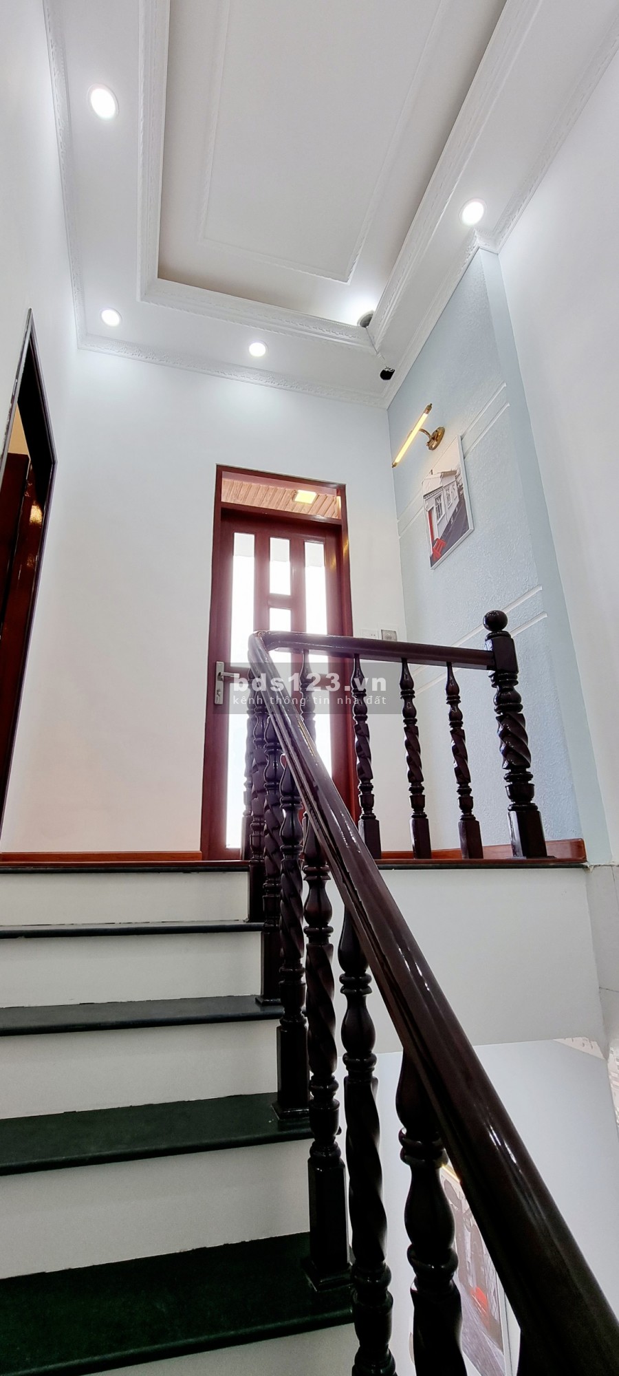 Nhà góc 2 lầu đúc xây mới, hiện đại rất đẹp sang trọng - Hẻm 54 Hùng Vương, Ninh Kiều với 2,8x tỷ