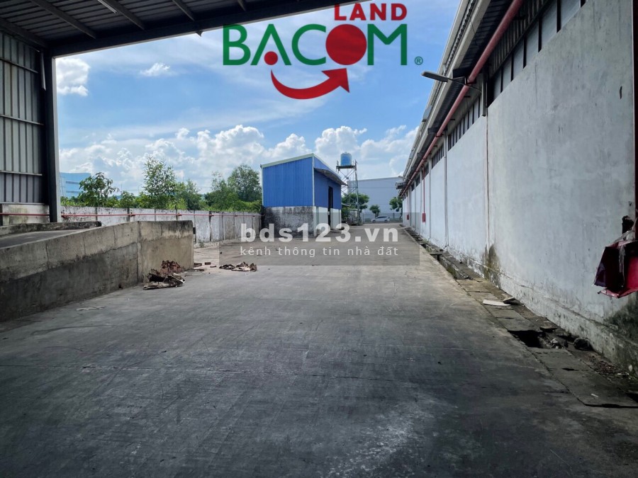 Bán nhà xưởng dt 2,4 hecta, góc 2 mặt tiền đường lớn KCN Nhơn Trạch 3, Xã Long Thọ