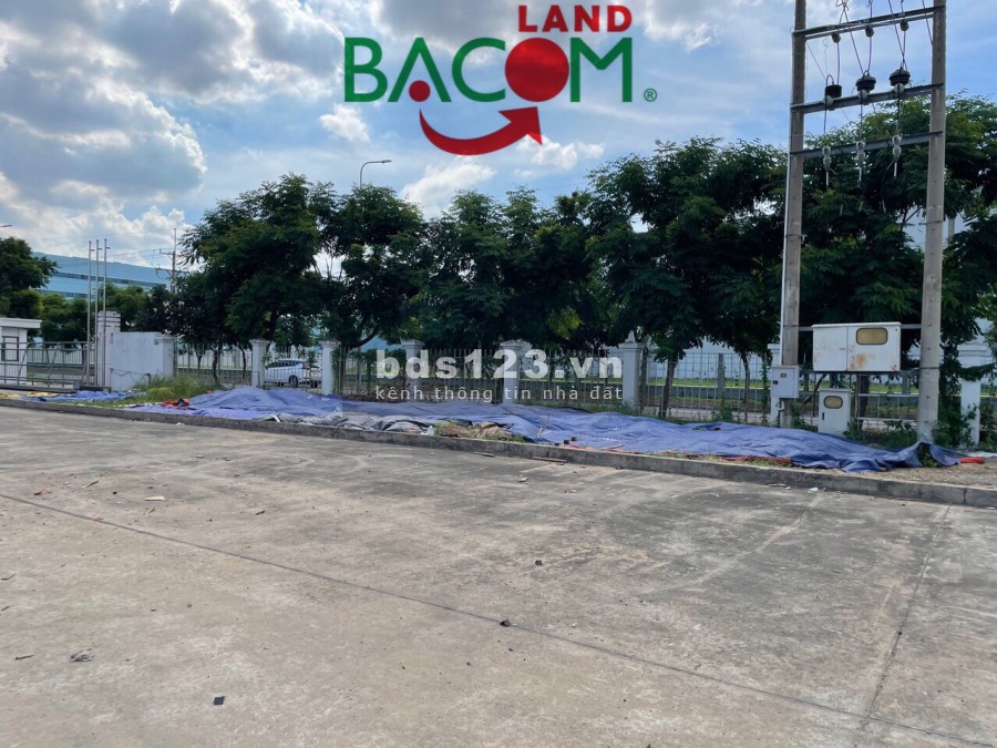 Bán nhà xưởng dt 2,4 hecta, góc 2 mặt tiền đường lớn KCN Nhơn Trạch 3, Xã Long Thọ