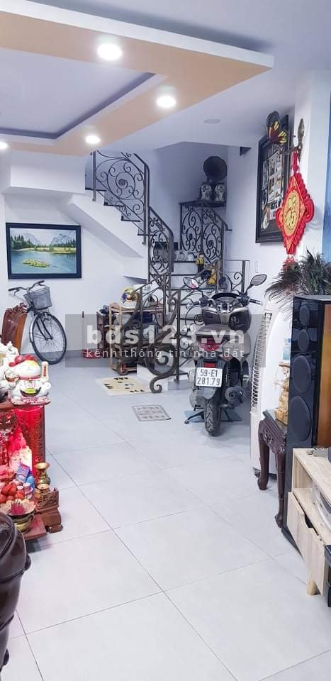 Bán Nhà Gần Bến Xe Quận 8, KDC Tạ Quang Bữu, 1 trệt, 2 lầu, Sân Thượng, Quận 8