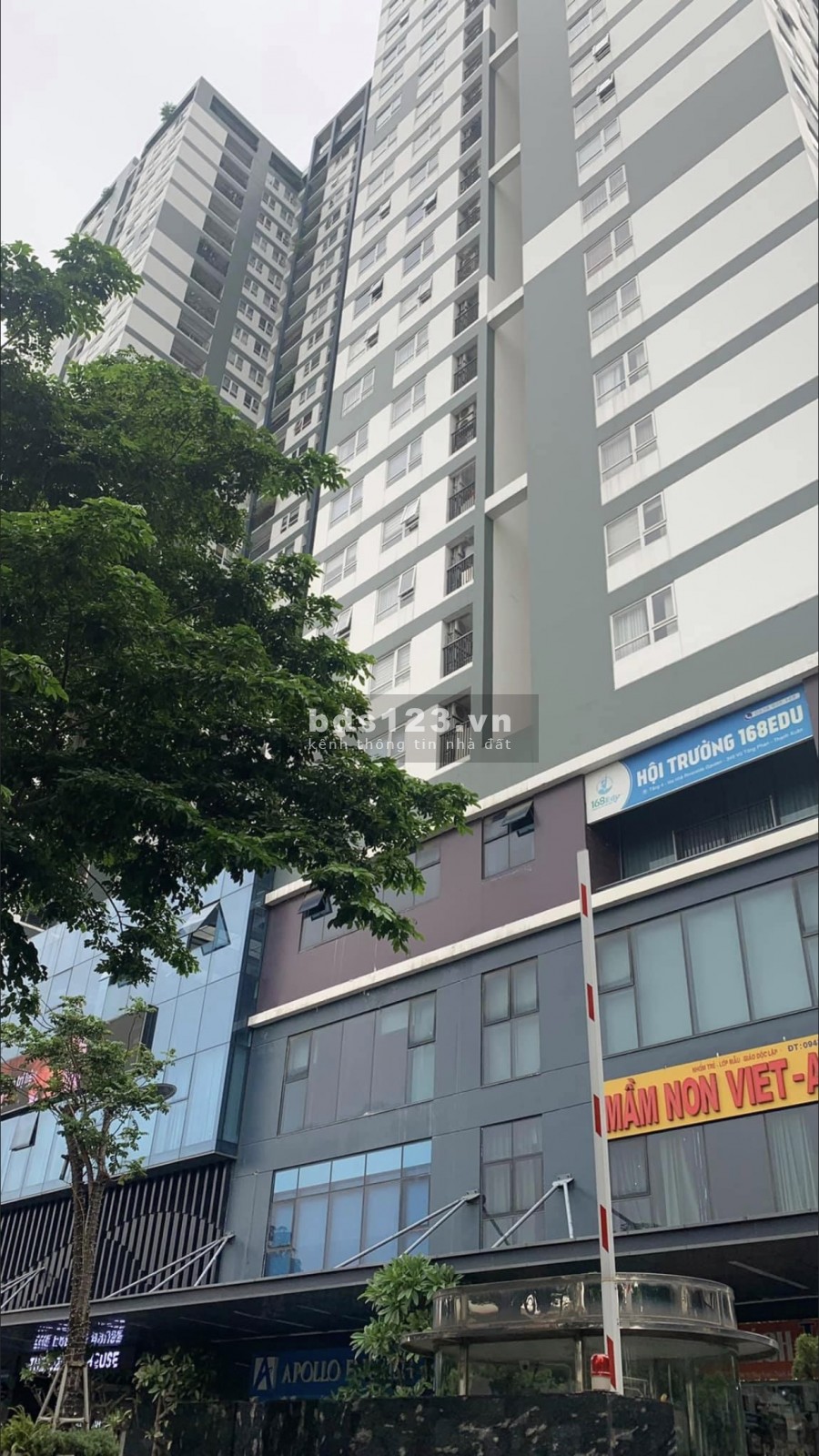 Mặt bằng phố Vũ Tông Phan diện tích 120m2 tầng 1, giá 13 triệu/tháng, lhcc
